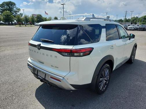 2023 Nissan Pathfinder SL 4WD