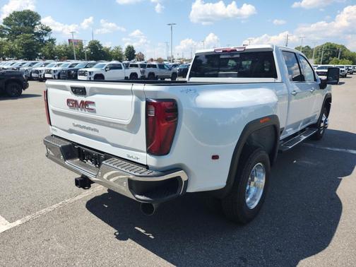 Glacier White Tricoat 2026 GMC Sierra 3500 SLT