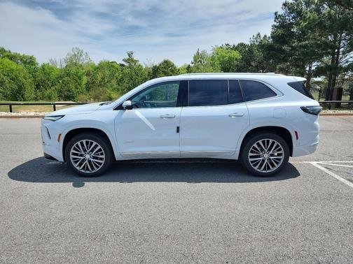Iridescent White Tricoat 2026 Buick Enclave Avenir FWD