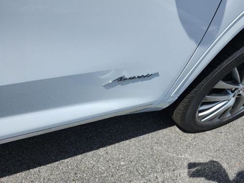 Iridescent White Tricoat 2026 Buick Enclave Avenir FWD