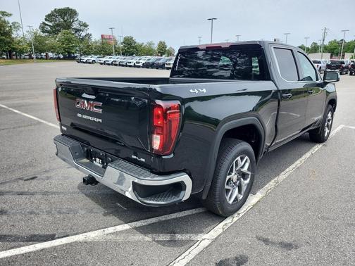 Onyx Black 2026 GMC Sierra 1500 SLE