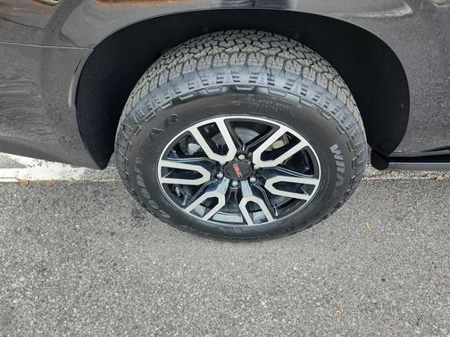 2024 GMC Yukon XL 4WD AT4