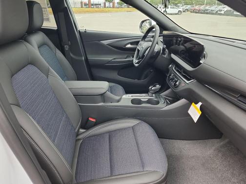 Summit White 2026 Buick Envista Preferred FWD