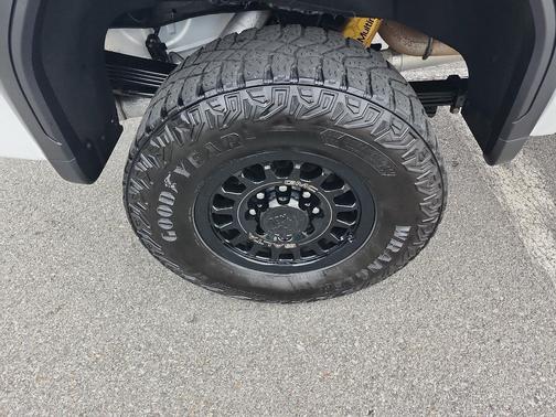 Summit White 2025 GMC Sierra 2500 AT4X