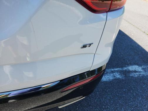 White Frost Tricoat 2024 Buick Enclave Essence FWD
