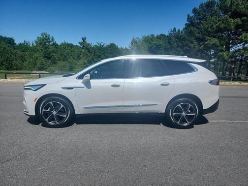 White Frost Tricoat 2022 Buick Enclave FWD Essence