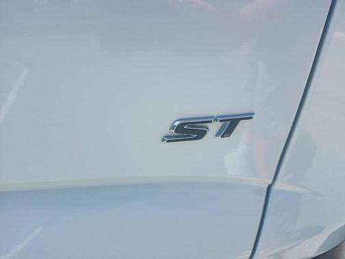 White Frost Tricoat 2022 Buick Enclave FWD Essence