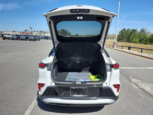 Summit White 2026 Buick Envista Sport Touring FWD