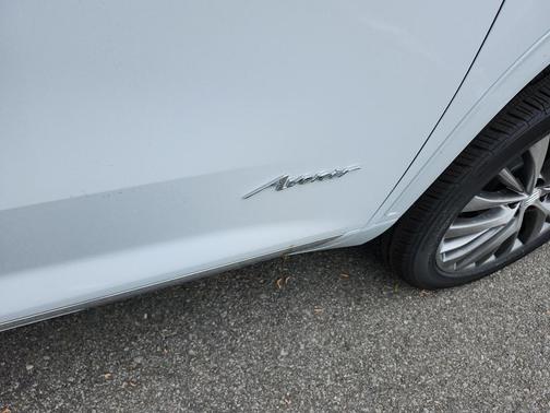 iridescent white tricoat 2026 Buick Enclave Avenir FWD