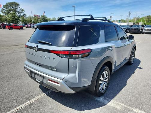 2023 Nissan Pathfinder SL 4WD
