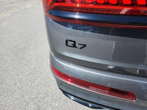 2023 Audi Q7 55 Premium Plus