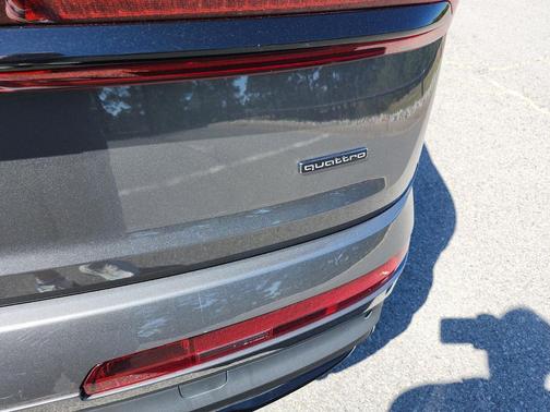 2023 Audi Q7 55 Premium Plus