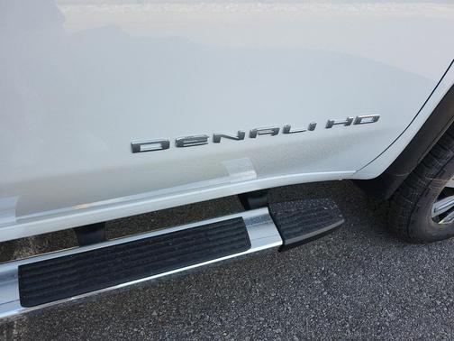 Glacier White Tricoat 2026 GMC Sierra 2500 Denali