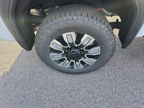 Glacier White Tricoat 2026 GMC Sierra 2500 Denali