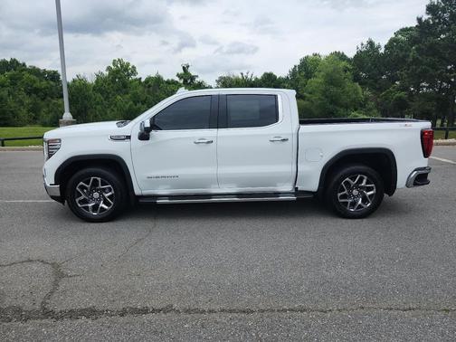 Summit White 2024 GMC Sierra 1500 SLT