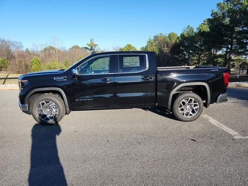 Onyx Black 2026 GMC Sierra 1500 SLE