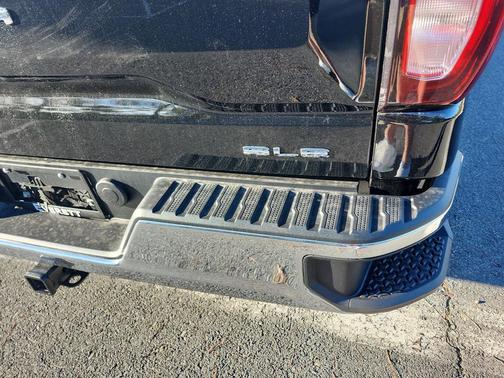 Onyx Black 2026 GMC Sierra 1500 SLE