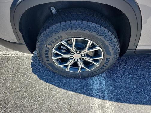 2026 GMC Acadia AWD AT4