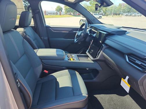 2026 GMC Acadia AWD AT4