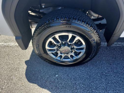 2025 GMC Sierra 2500 SLT