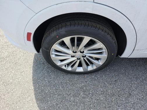 Iridescent White Tricoat 2026 Buick Envision Avenir AWD