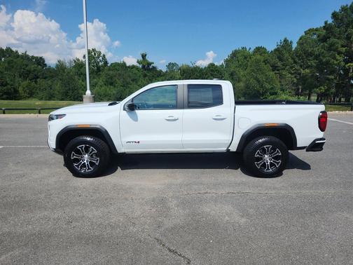 2024 GMC Canyon AT4