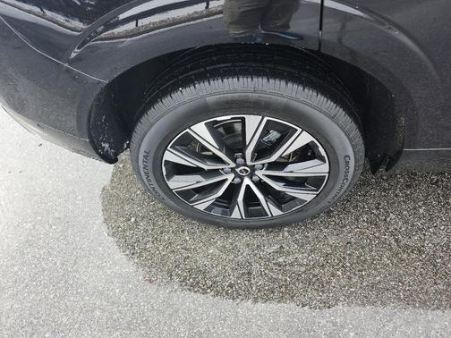 2023 Volvo XC60 B5 Plus Dark Theme