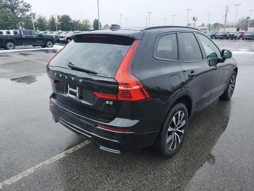 2023 Volvo XC60 B5 Plus Dark Theme