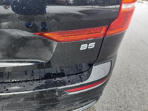 2023 Volvo XC60 B5 Plus Dark Theme