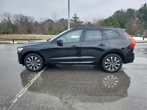 2023 Volvo XC60 B5 Plus Dark Theme