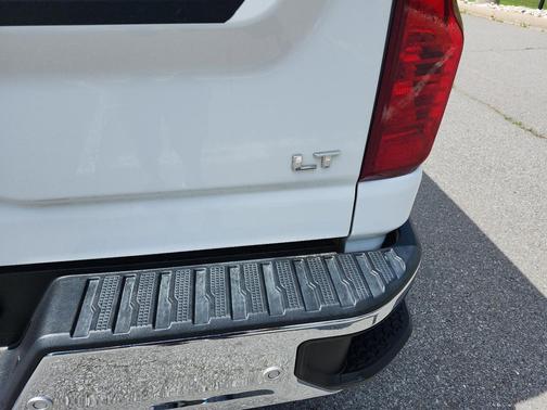 Summit White 2024 Chevrolet Silverado 2500 LT