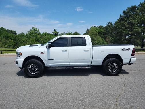 Bright White Clearcoat 2023 RAM 2500 Laramie Crew Cab 4x4 6'4' Box