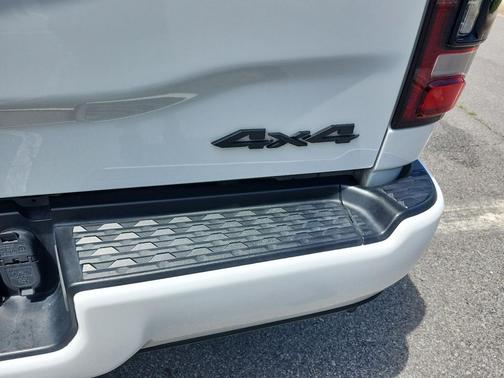 Bright White Clearcoat 2023 RAM 2500 Laramie Crew Cab 4x4 6'4' Box