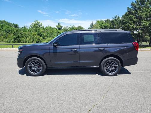 Dark Matter Gray Metallic 2025 Ford Expedition Platinum