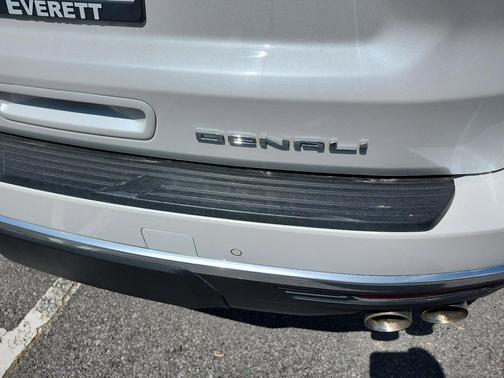 White Frost Tricoat 2024 GMC Yukon Denali