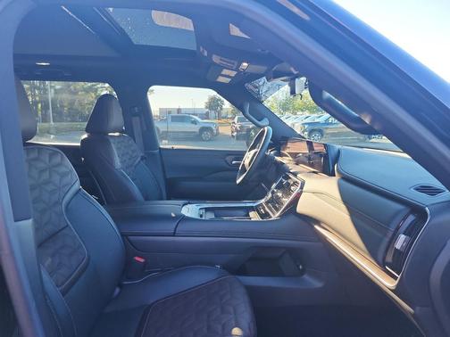 2025 Nissan Armada Platinum 4WD