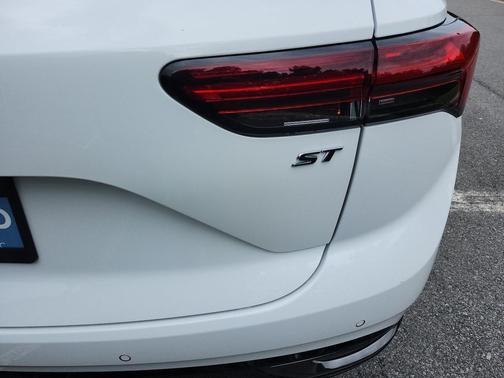 2022 Buick Envision FWD Essence