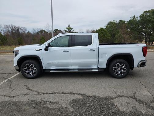 Glacier White Tricoat 2026 GMC Sierra 1500 SLT