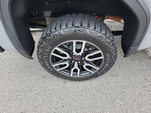 2025 GMC Sierra 1500 AT4