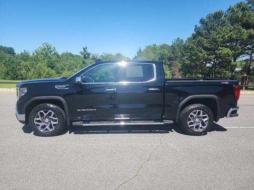 Onyx Black 2025 GMC Sierra 1500 SLT