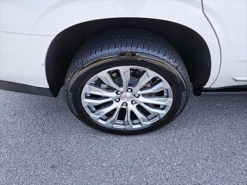 White Frost Tricoat 2023 GMC Yukon Denali