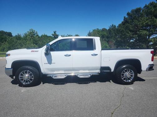 Summit White 2024 Chevrolet Silverado 2500 LTZ