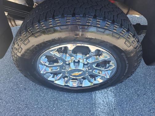 Summit White 2024 Chevrolet Silverado 2500 LTZ