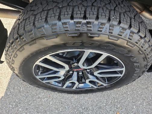 2025 GMC Sierra 1500 AT4