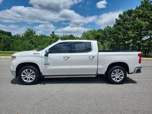 Crystal White Tricoat 2025 Chevrolet Silverado 1500 LTZ