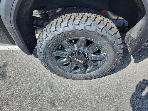 Onyx Black 2026 GMC Sierra 2500 AT4