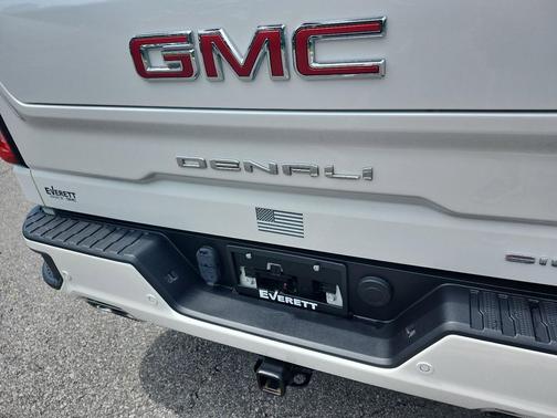 White Frost Tricoat 2019 GMC Sierra 1500 Denali