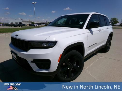 2025 Jeep Grand Cherokee Laredo