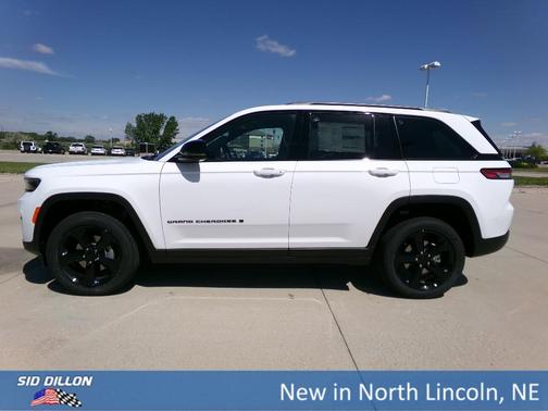 2025 Jeep Grand Cherokee Laredo