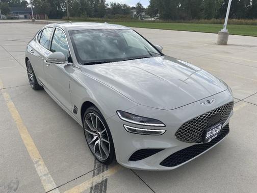 2025 Genesis G70 2.5T